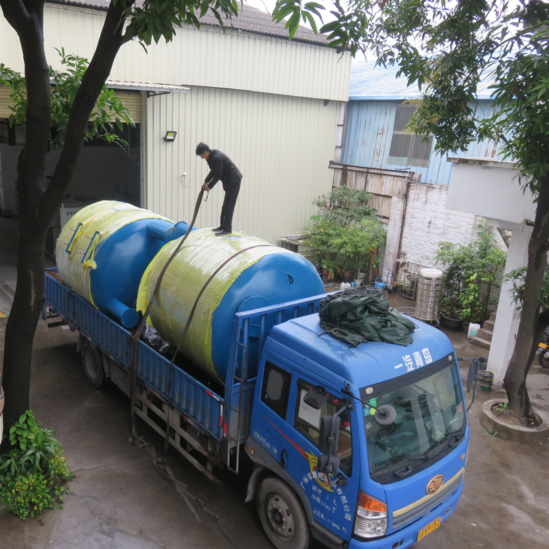 大型石英砂過濾器+活性炭過濾器發往蘇州
